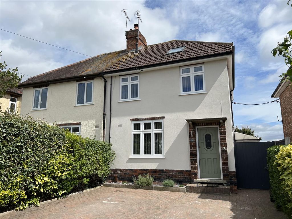 4 bed semidetached house for sale in Newbold Avenue, Borrowash, Derby