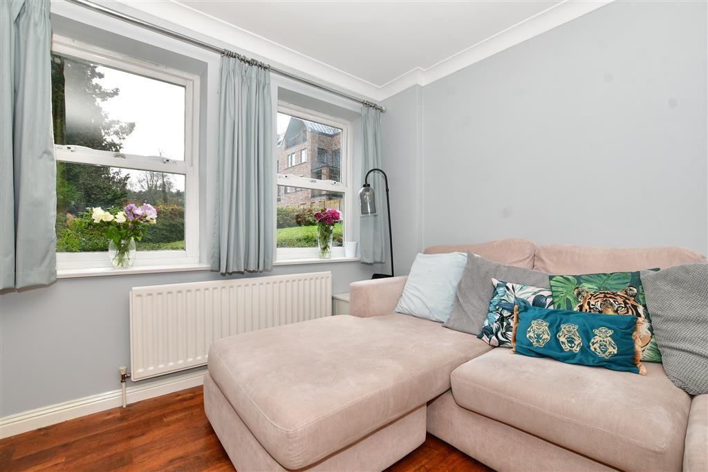 2 bed flat for sale in Ward Close, South Croydon, Surrey CR2, £280,000