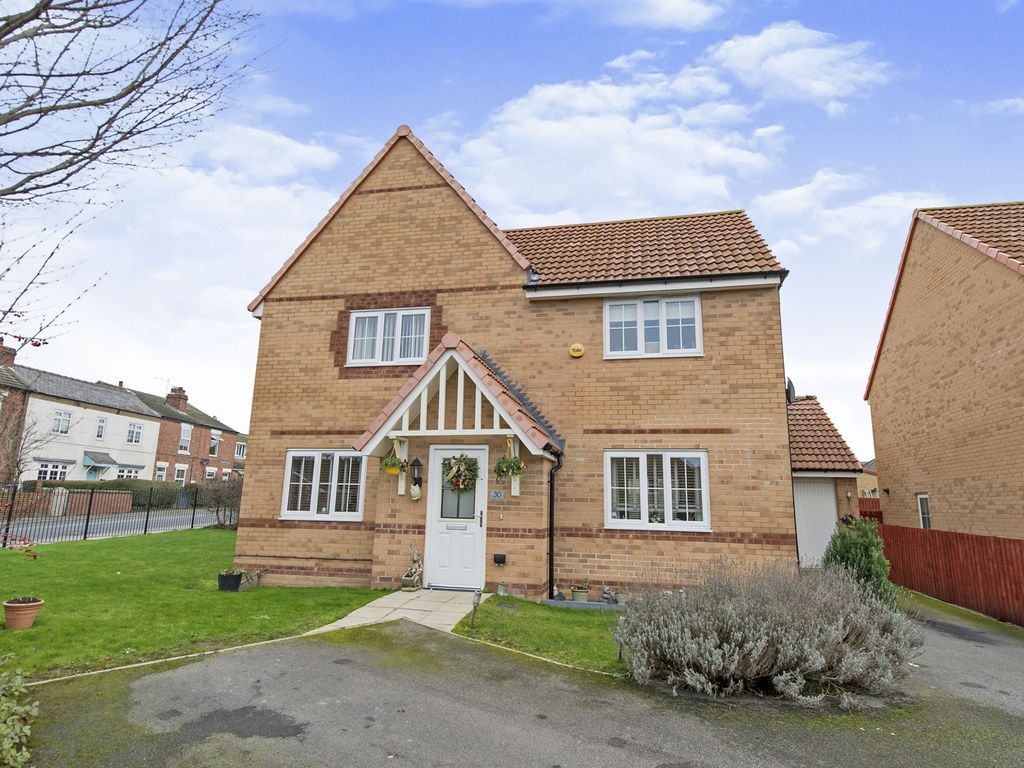 4 bed detached house for sale in Poppy Fields Way, Pontefract WF8, £335,000 Zoopla