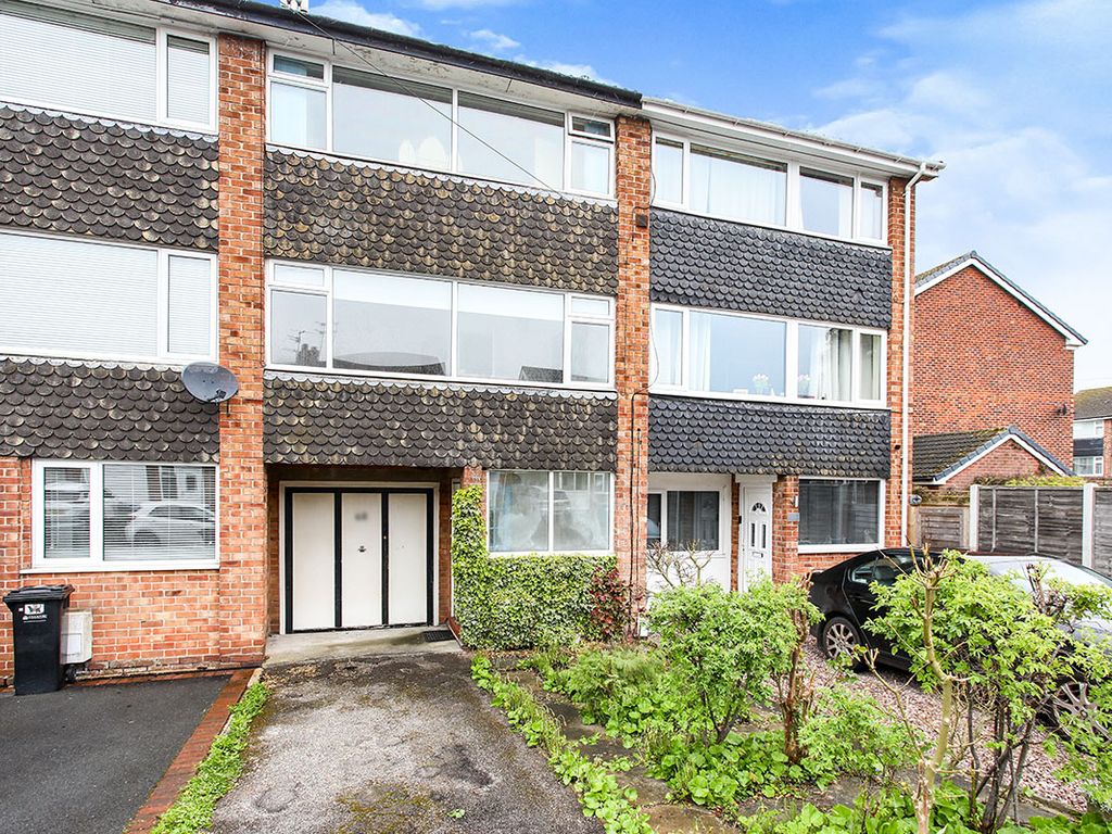 3 bed terraced house for sale in Crantock Drive, Heald Green, Cheadle