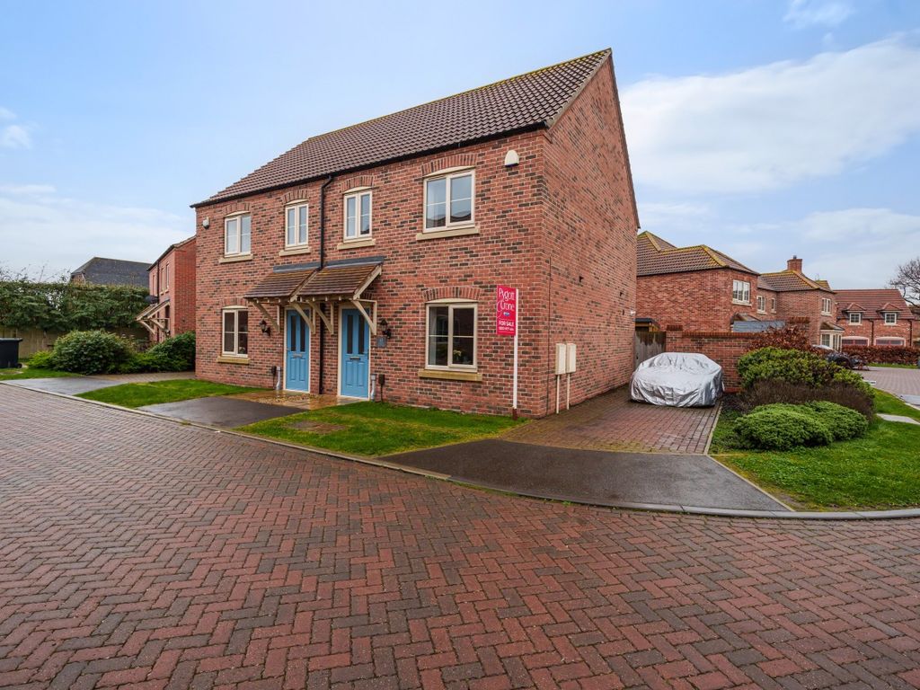 3 bed semidetached house for sale in Bowthorpe Close, South Hykeham