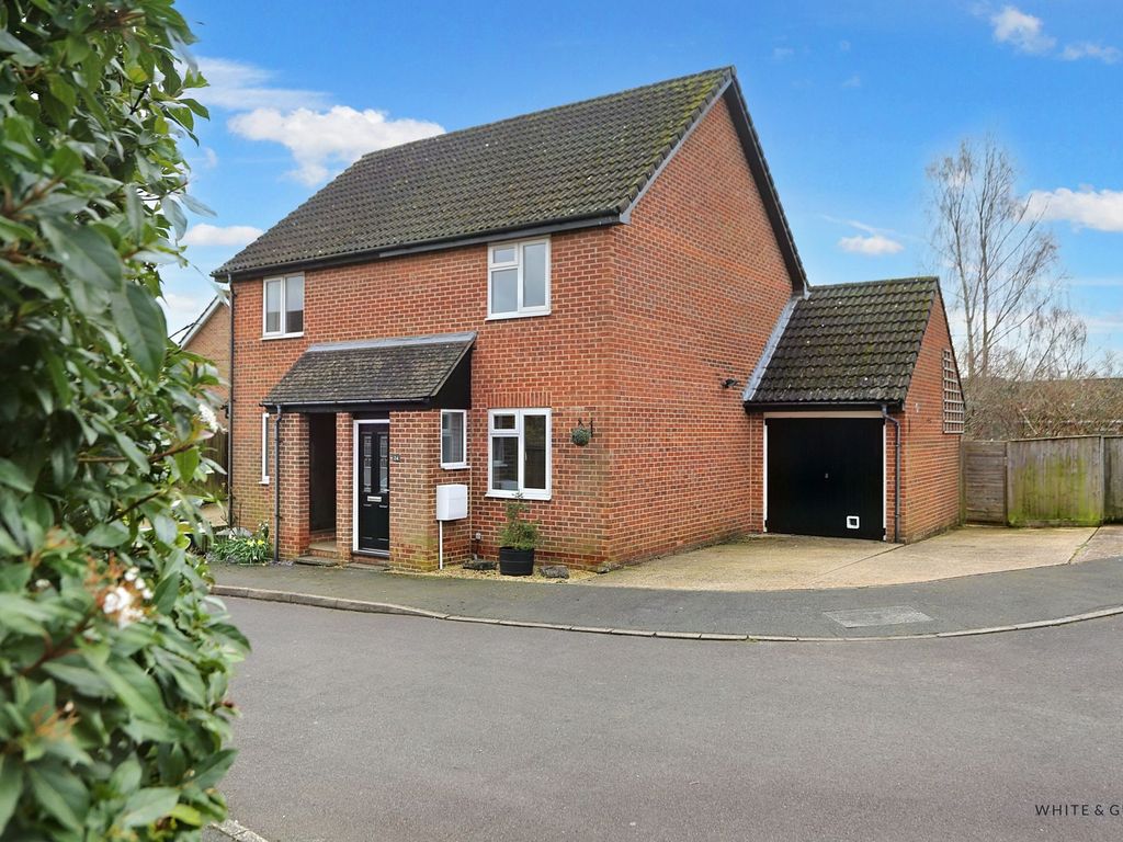 2 bed semidetached house for sale in Merlin Close, Waltham