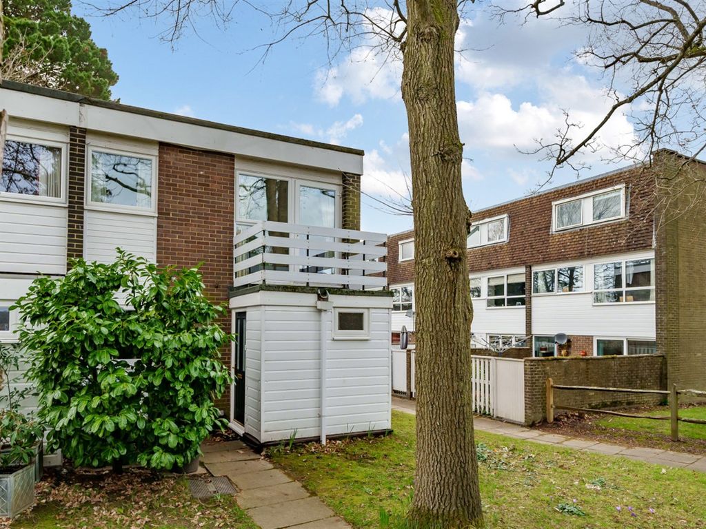 3 bed end terrace house for sale in 43 Ashleigh Road, Horsham, West