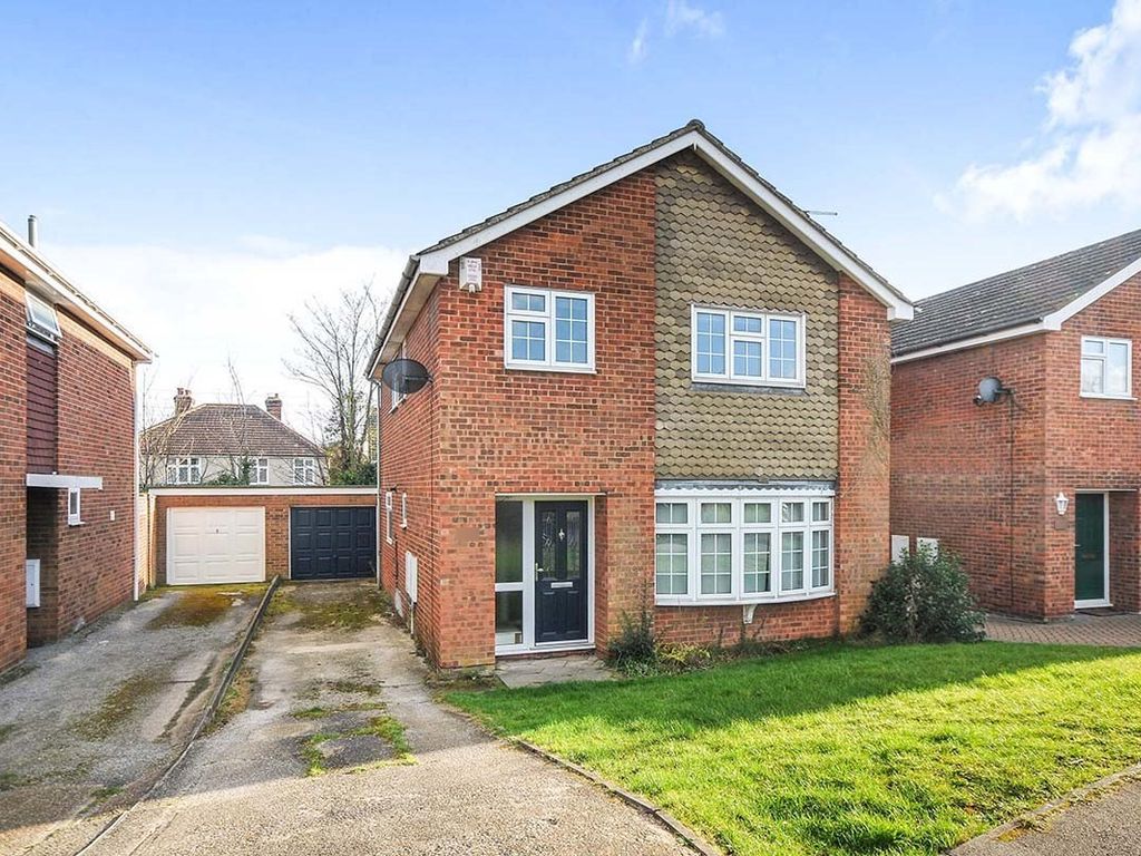 4 bed detached house for sale in Claremont Road, Hextable, Swanley BR8