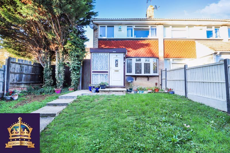 3 bed semidetached house for sale in Chilham Close, Pitsea, Basildon