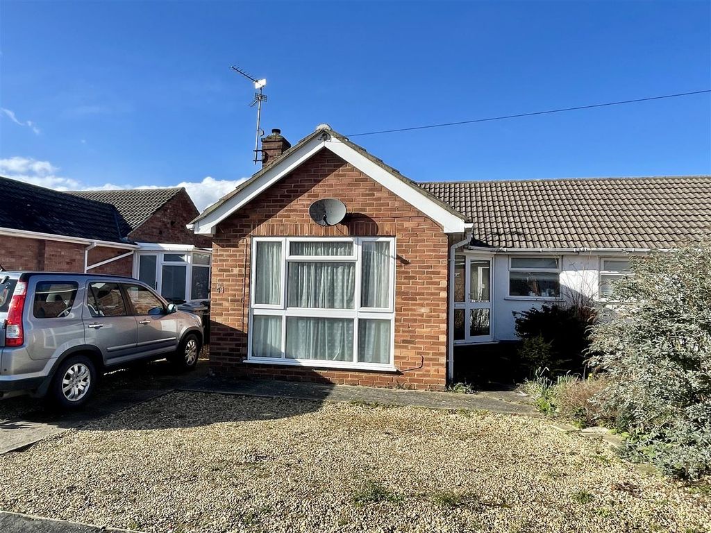 3 bed semidetached bungalow for sale in The Grove, Market Deeping
