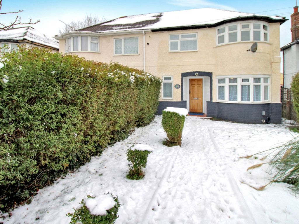 3 bed semidetached house to rent in Sundon Park Road, Luton