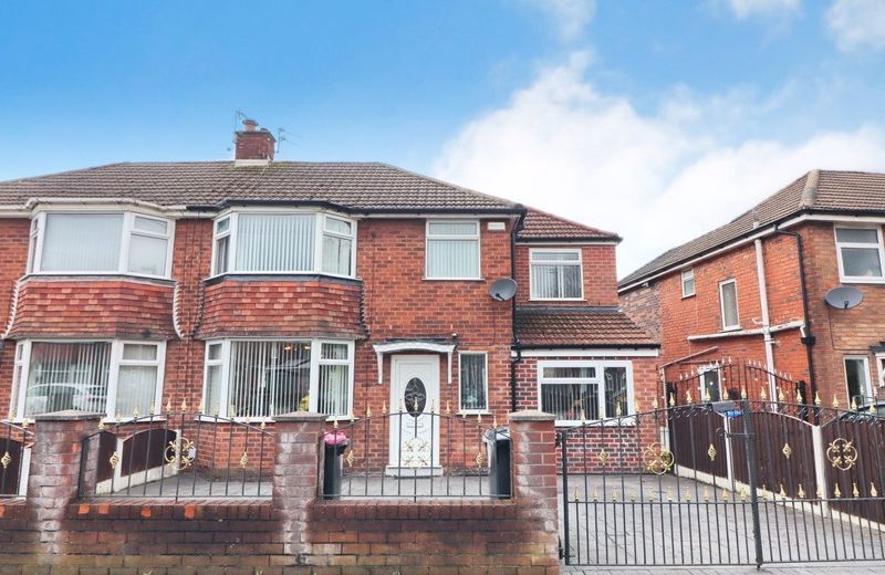 5 bed semidetached house for sale in Chelford Drive, Swinton