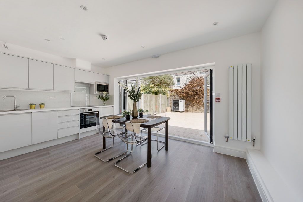 8 bed shared to rent in Flint Close, London E15, £1,300