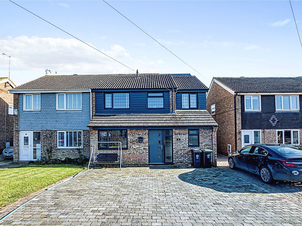 4 bed semidetached house for sale in Mallows Drive, Raunds