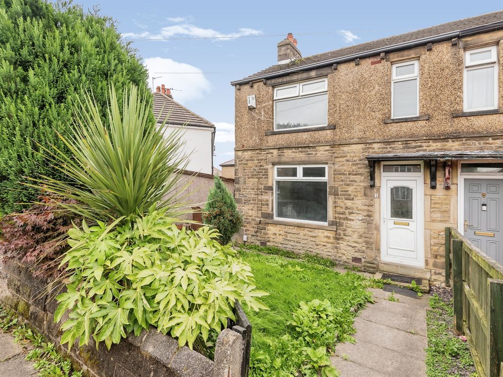3 bed end terrace house for sale in Eastbury Avenue, Bradford BD6, £