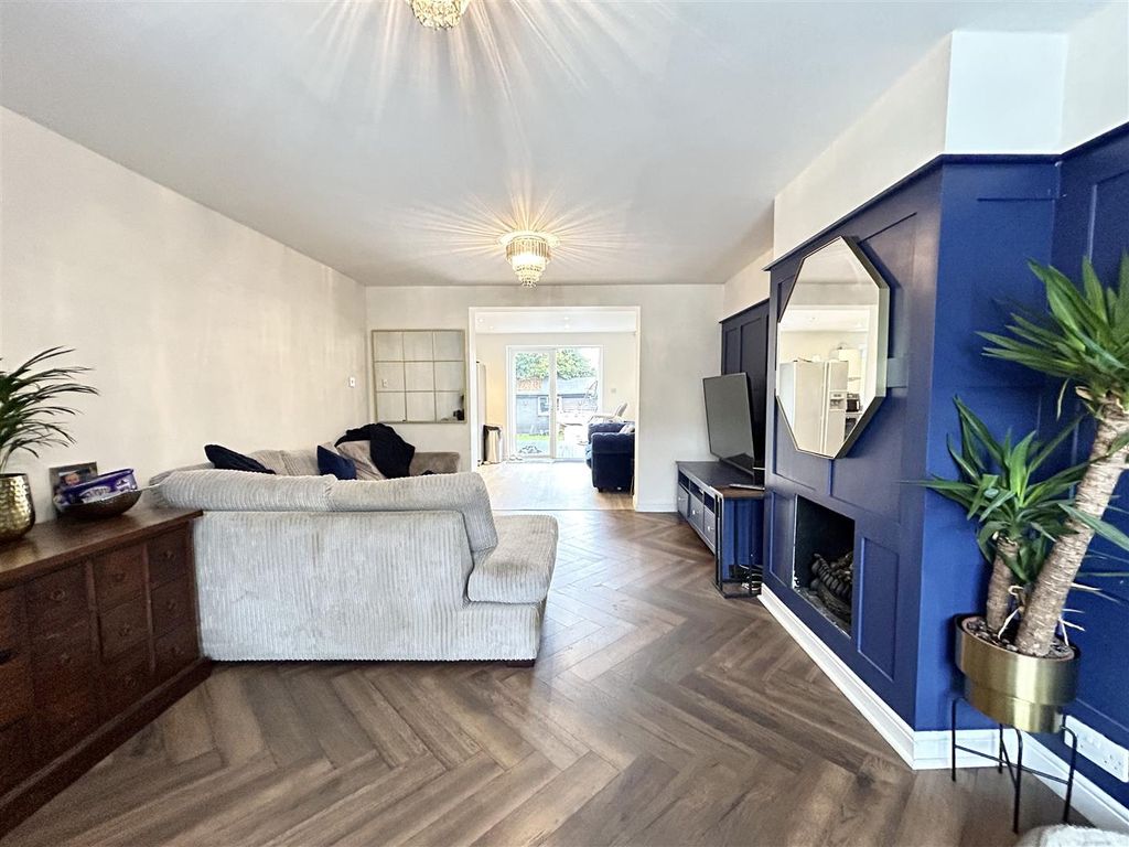 4 bed property to rent in Trinity Road, Hertford Heath, Hertford SG13