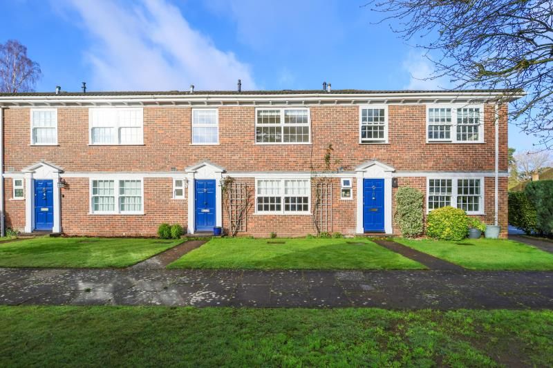 4 bed town house to rent in Gower Road, Weybridge, Surrey KT13, £2,850