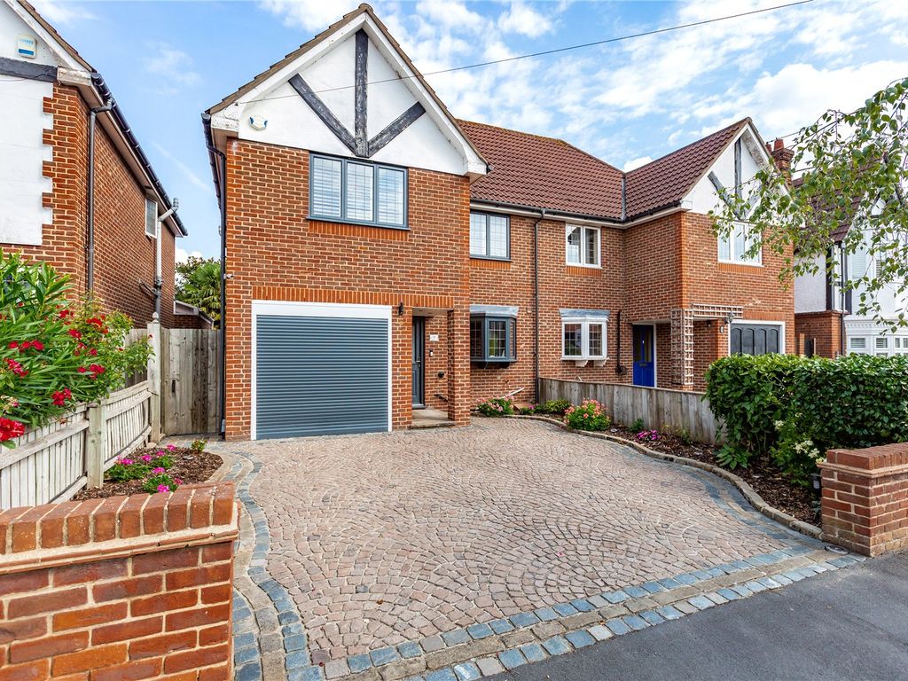 4 bed semidetached house for sale in Erroll Road, Romford RM1 Zoopla