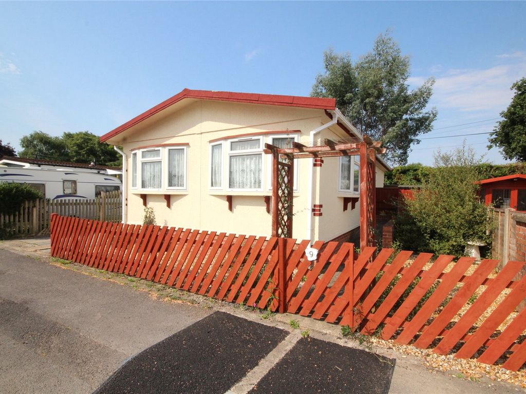 2 bed mobile/park home for sale in Stillwater Park, North Poulner Road