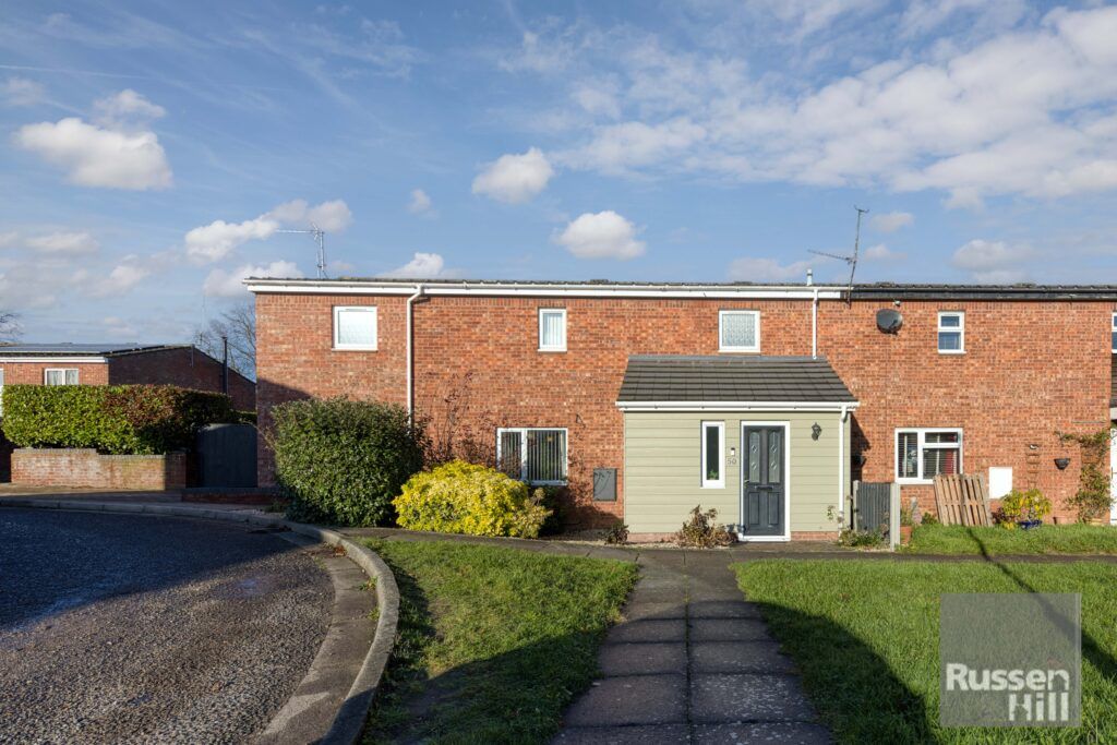 3 bed semidetached house for sale in Honey Close, East Norwich NR1, £