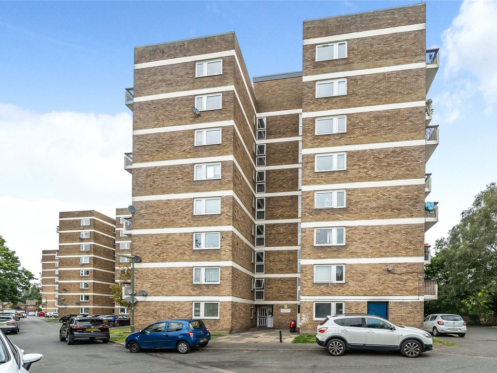 2 bed flat for sale in Walton On Thames, Surrey KT12, £250,000 Zoopla
