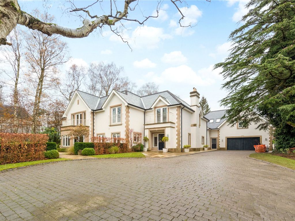 5 bed detached house to rent in Heybridge Lane, Prestbury, Macclesfield