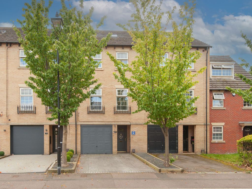 4 bed terraced house for sale in Longlands Avenue, Kiveton Park S26, £