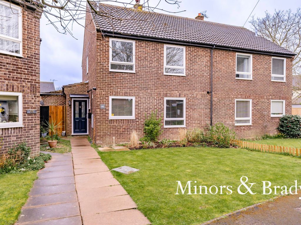 4 bed semidetached house for sale in Lyndford Road, Stalham, Norwich