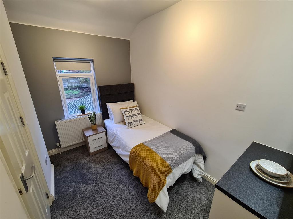 Room to rent in Brisbane Road, Smethwick B67 Zoopla