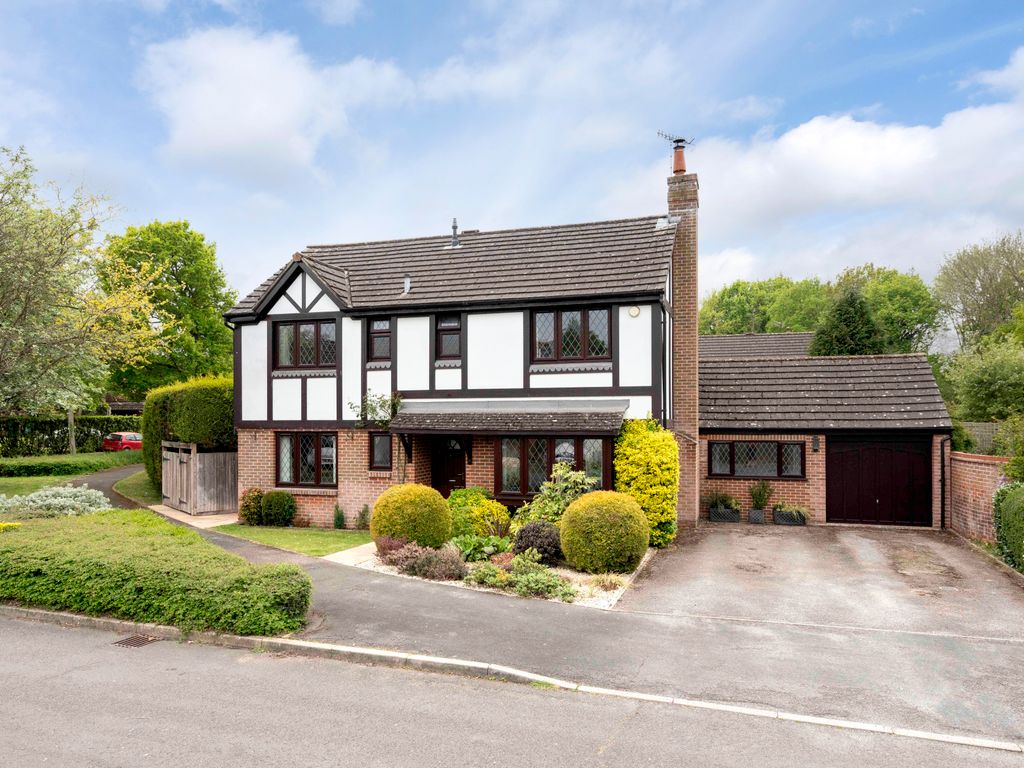4 bed detached house for sale in Wildcroft Drive, North Holmwood