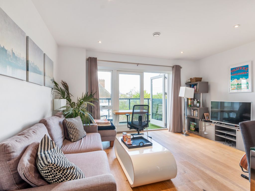 1 bed flat for sale in Holloway Road, London N7, £425,000 Zoopla