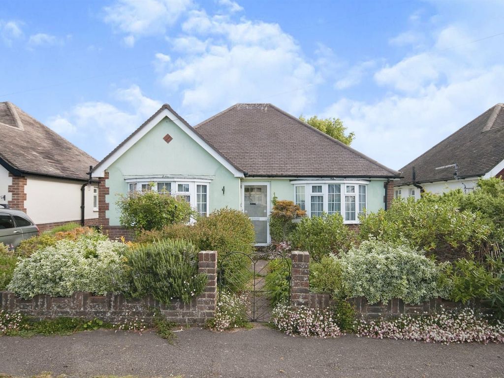 3 bed detached bungalow for sale in Golden Miller Lane, Polegate BN26 Zoopla