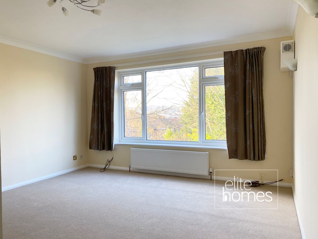 2 bed flat to rent in Somerset Road, EN5, £1,700 pcm Zoopla