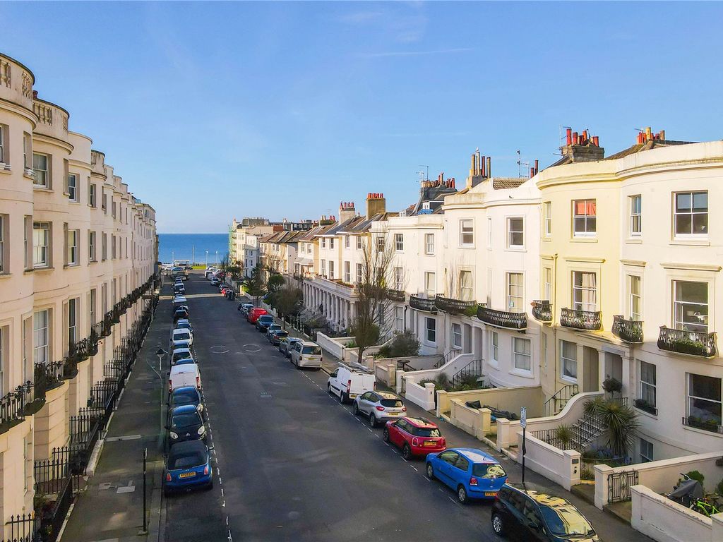 2 bed flat for sale in Lansdowne Place, Hove, East Sussex BN3, £375,000