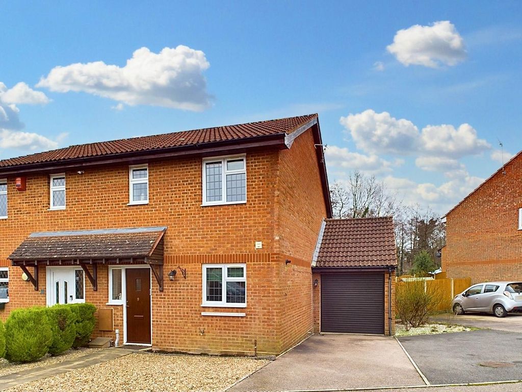 3 bed semidetached house for sale in Palmer Road, Maidenbower, Crawley