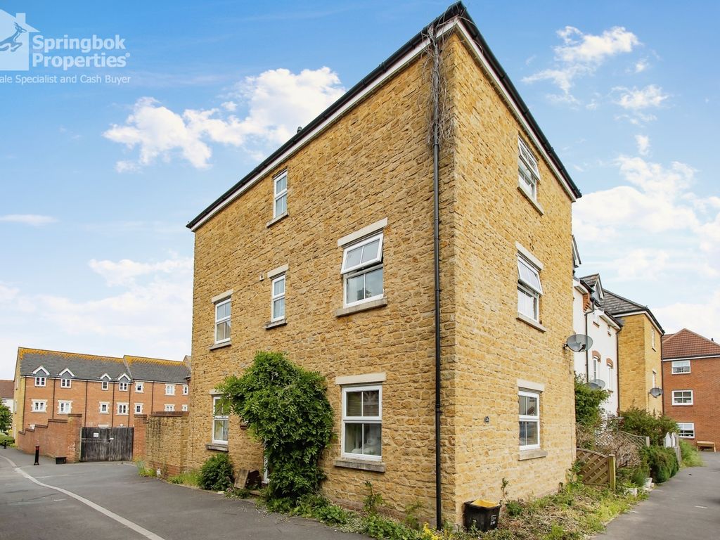 4 bed town house for sale in Paulls Close, Martock, Somerset TA12, £
