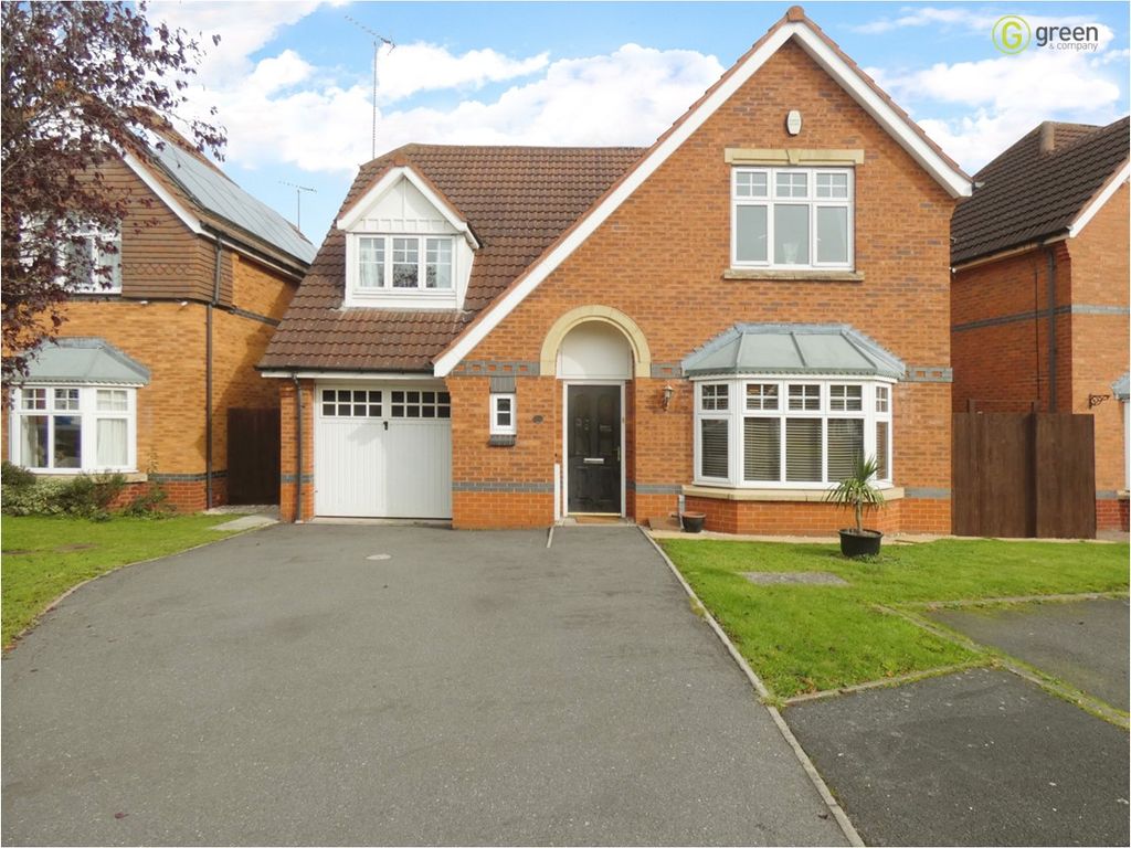 4 bed detached house for sale in Haydock Close, Dosthill, Tamworth B77