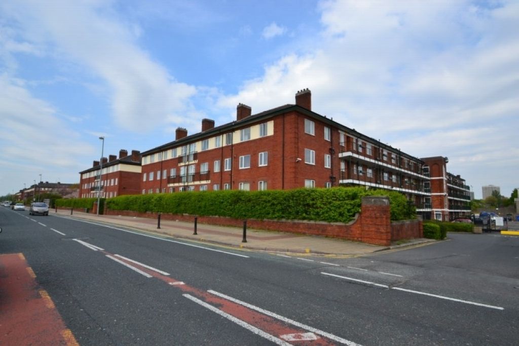 2 bed flat to rent in Redmires Court, Eccles New Road, Salford M5 Zoopla