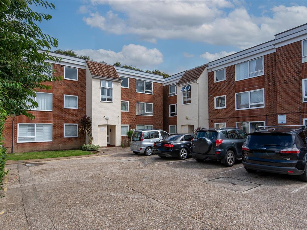 2 bed flat for sale in Westdown Court, Downview Road, Worthing BN11