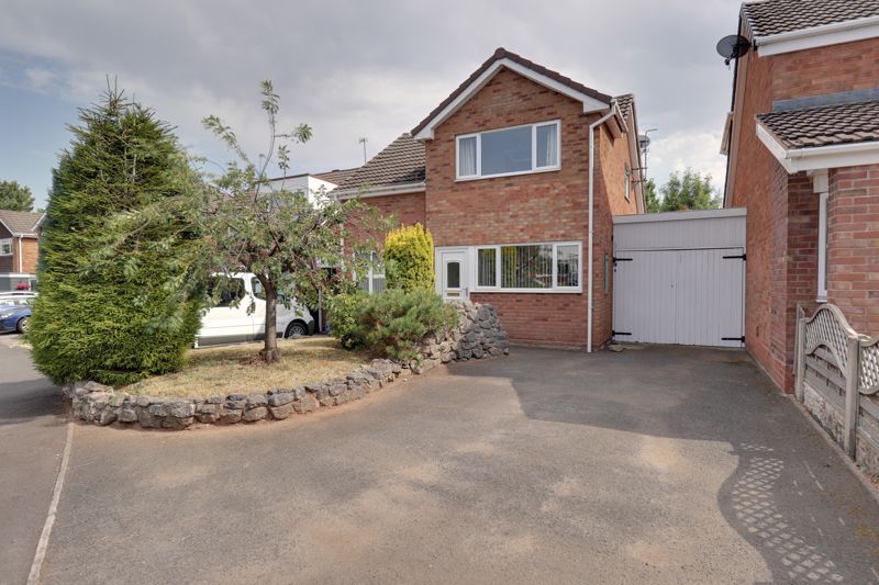 3 bed detached house for sale in Lawnsfield Walk, Parkside, Stafford