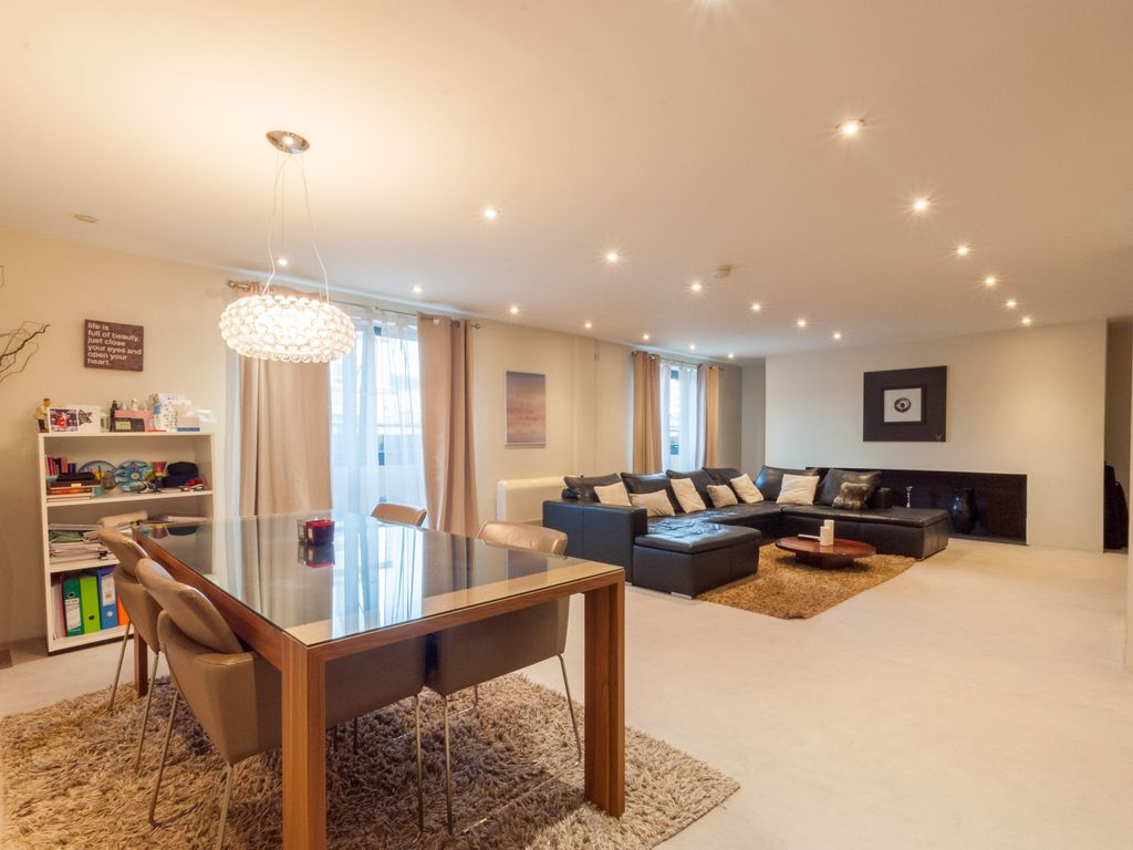 2 bed flat to rent in Calverley Street, Leeds LS1, £1,995 pcm Zoopla