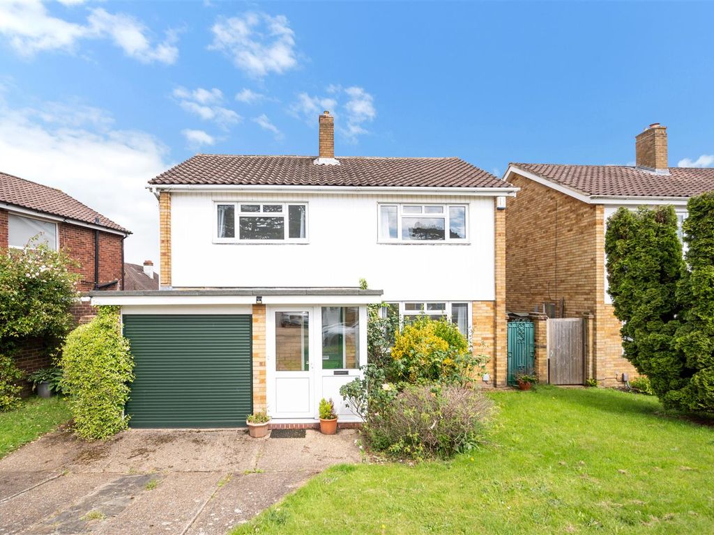 3 bed detached house for sale in Lindsay Close, Epsom KT19, £700,000