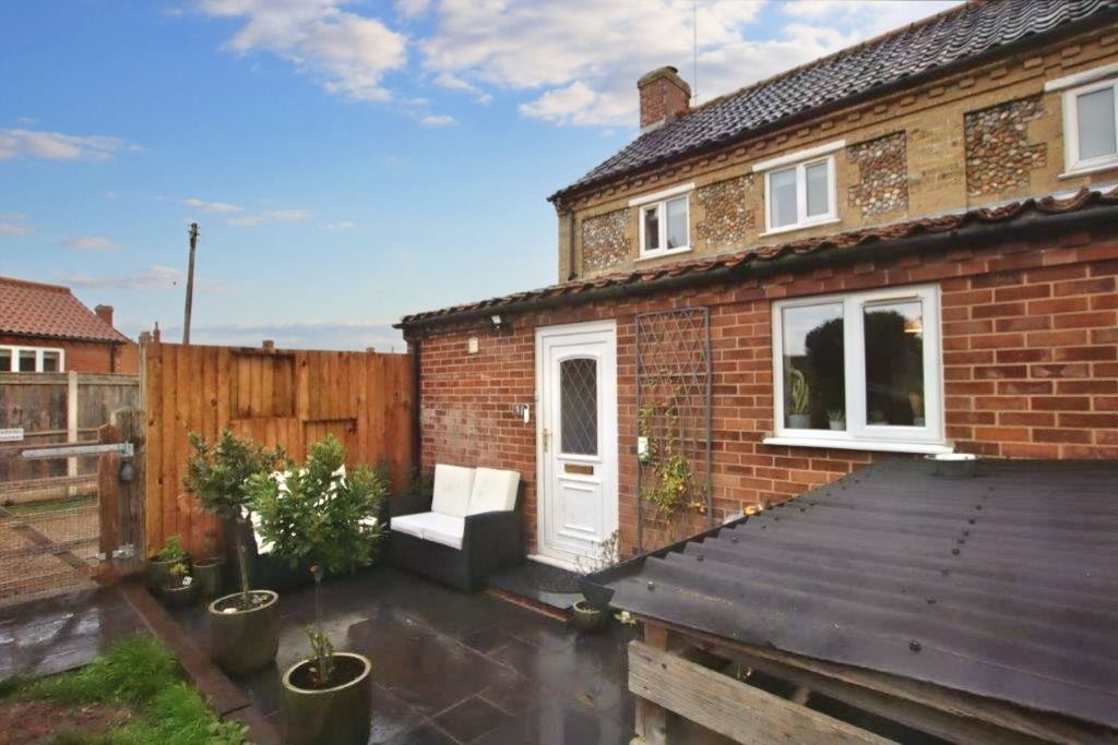 2 bed end terrace house for sale in Long Yard, Briston, Melton