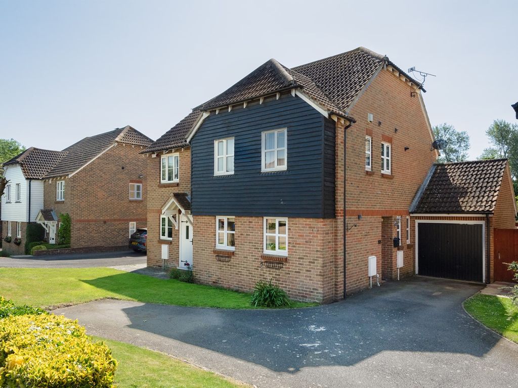 3 bed semidetached house for sale in Glenbervie Drive, Herne Bay CT6