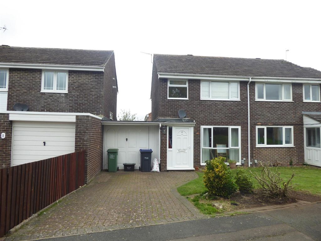 3 bed property to rent in Withy Close, Royal Wootton Bassett, Swindon