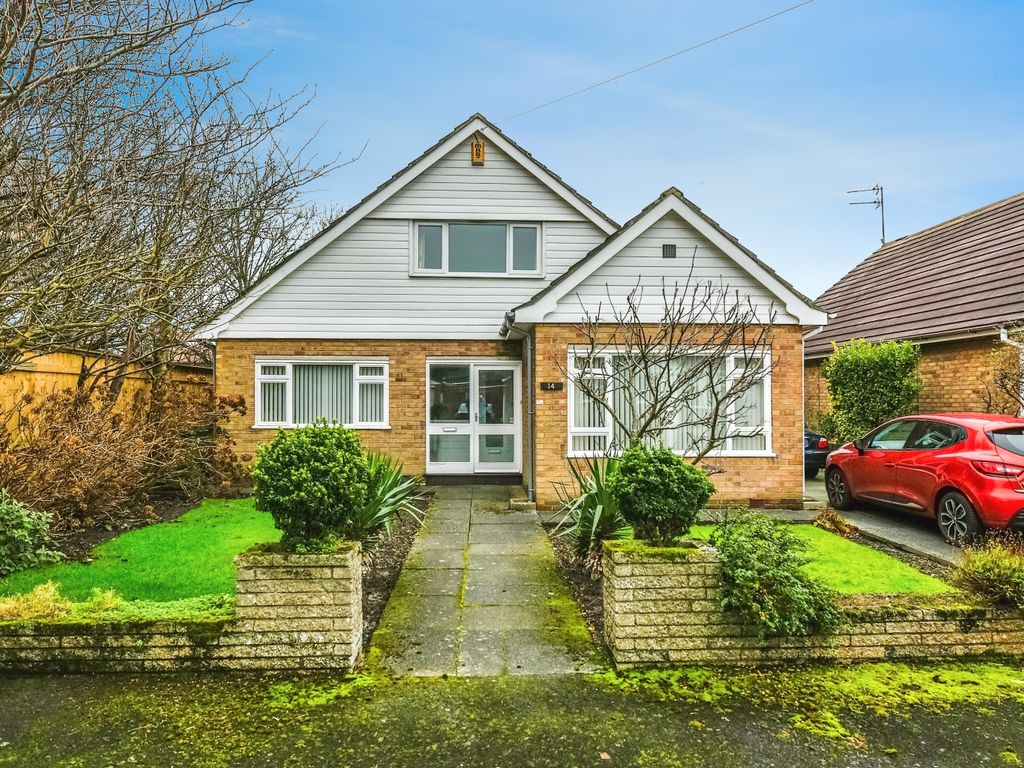 3 bed bungalow for sale in Dukes Way, Formby, Liverpool, Merseyside L37