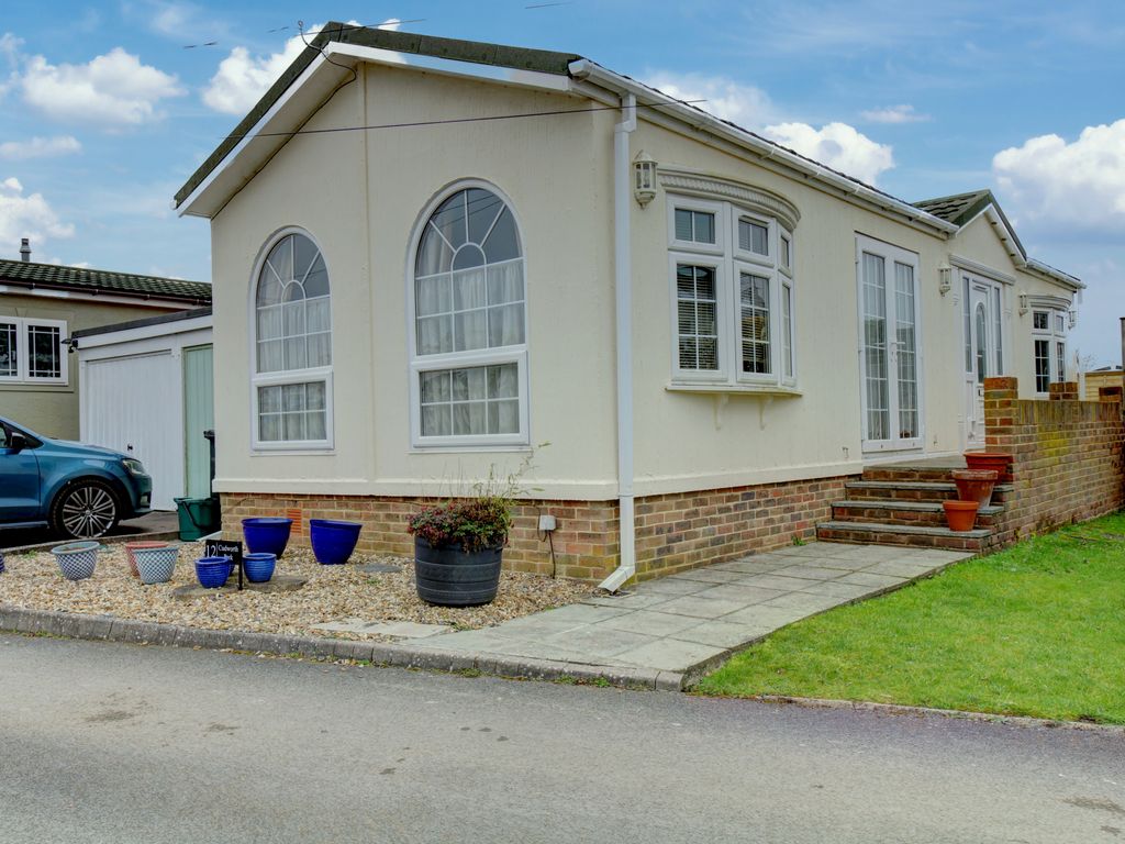 2 bed mobile/park home for sale in Cudworth Park, Burnt Oak Lane