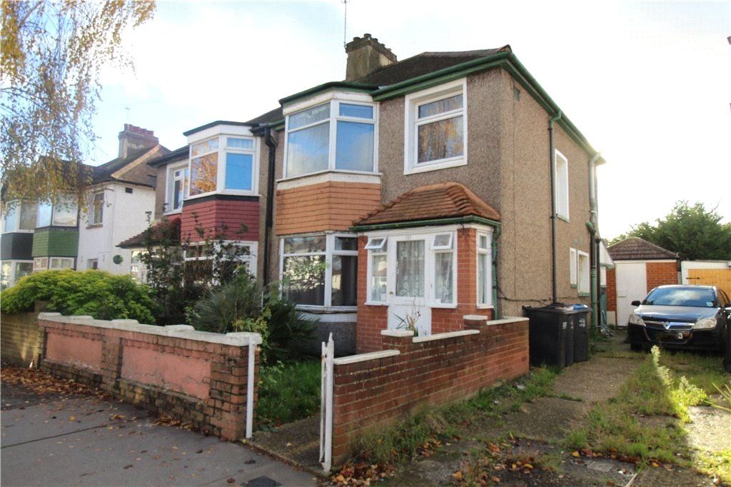 3 bed semidetached house to rent in Northway Road, Croydon CR0, £2,300