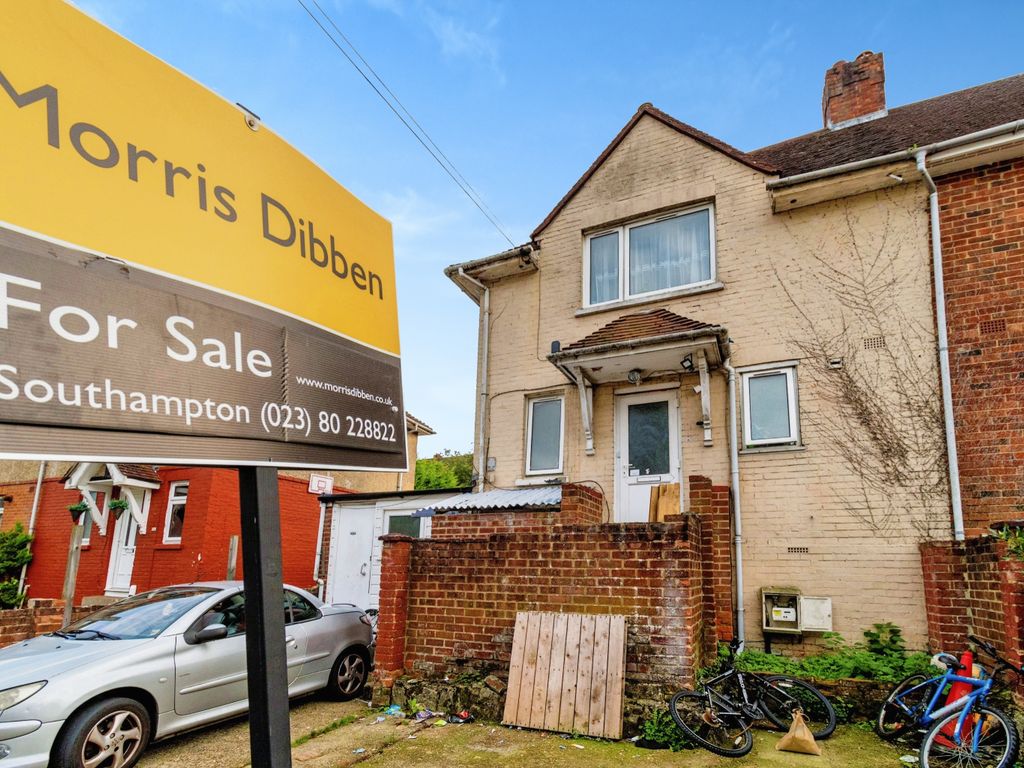 3 bed semidetached house for sale in Vine Road, Coxford, Southampton