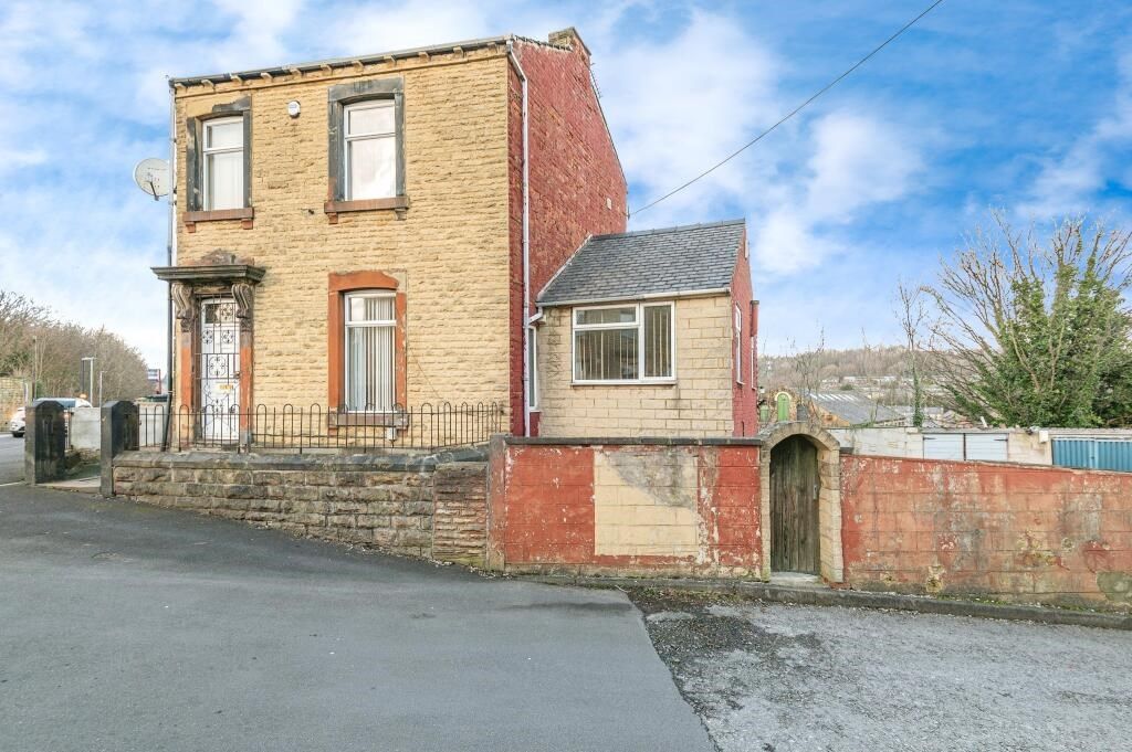 3 bed detached house for sale in Cross Bank Road, Batley WF17, £215,000