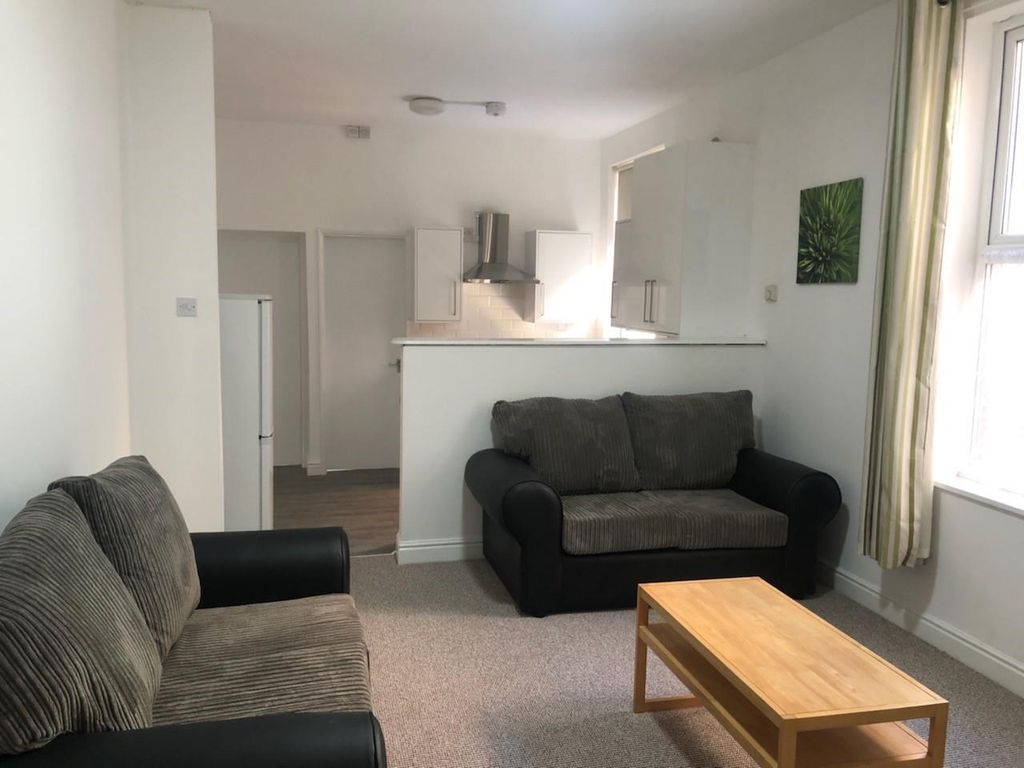 2 bed flat to rent in Heathcote Street, Hull HU6, £433 pcm Zoopla