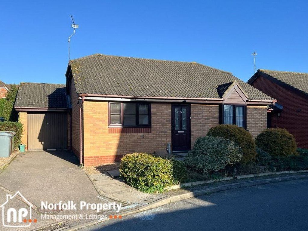 3 bed bungalow to rent in Rowton Heath, Thorpe St. Andrew, Norwich NR7