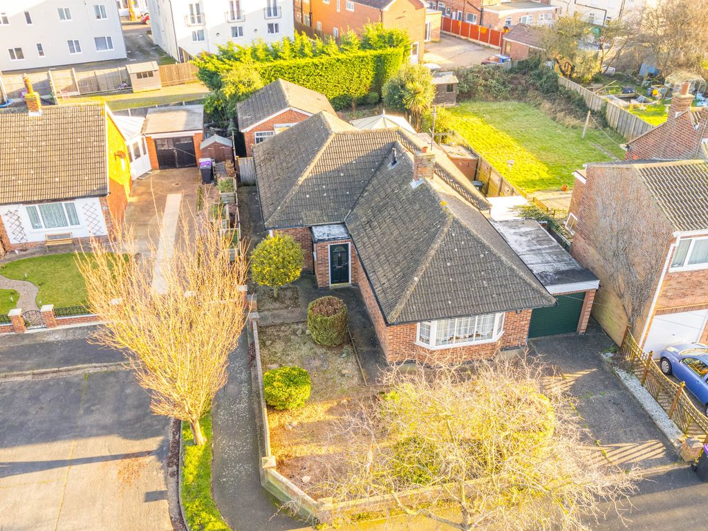 3 bed detached bungalow for sale in Katherine Crescent, Skegness PE25, £230,000 Zoopla