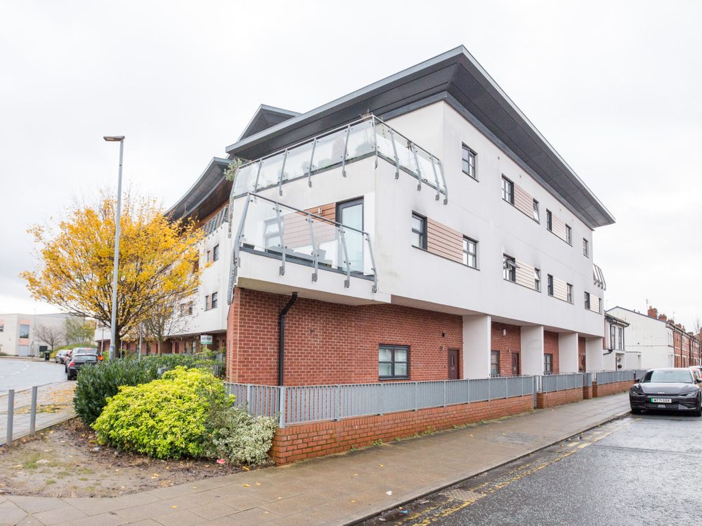 1 bed flat for sale in Blue Moon Way, Manchester M14, £135,000 Zoopla